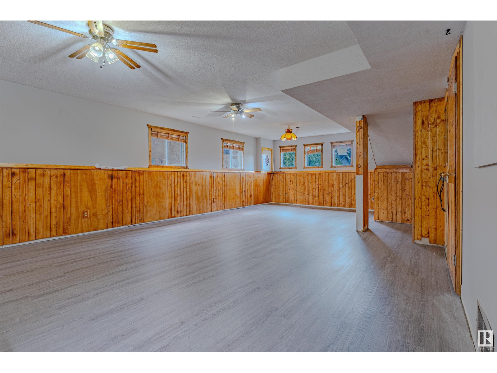 Photo 20 of 1353 39 St Nw, Edmonton AB