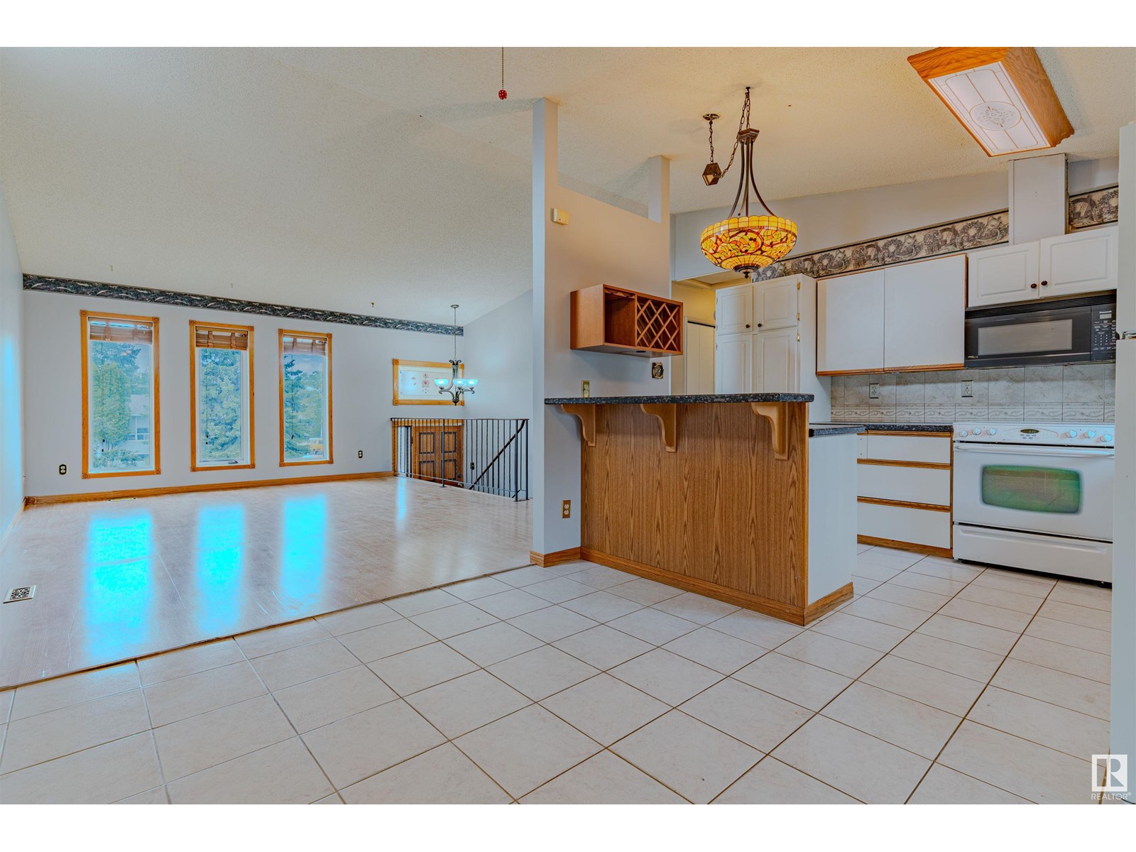 Photo 6 of 1353 39 St Nw, Edmonton AB