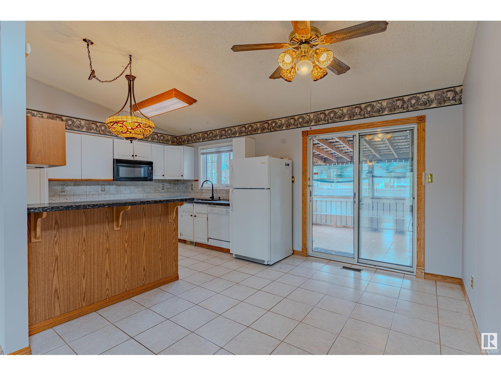 Photo 7 of 1353 39 St Nw, Edmonton AB