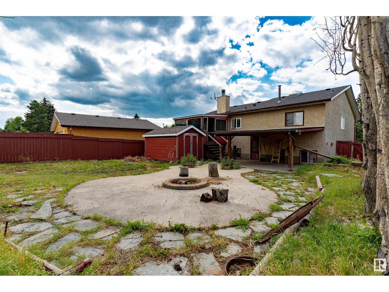 Photo 2 of 1353 39 St Nw, Edmonton AB
