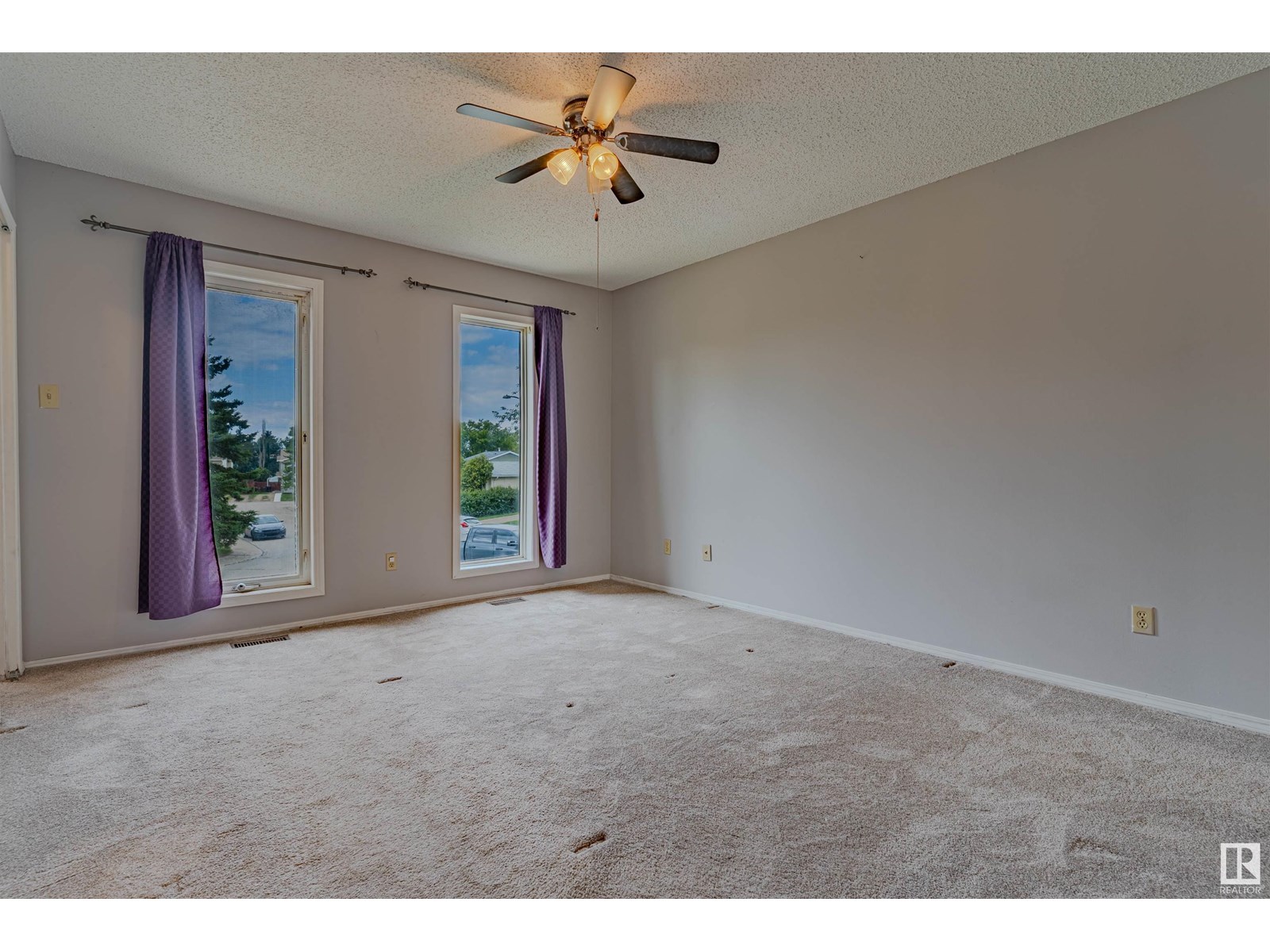 Photo 8 of 1353 39 St Nw, Edmonton AB