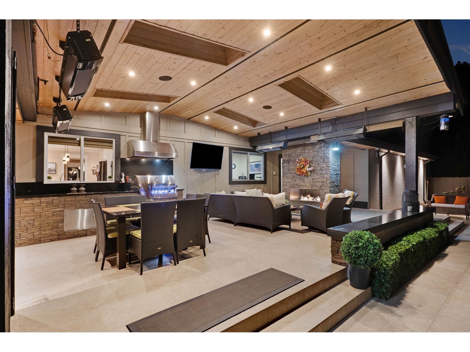 Photo 9 of 16425 77 Avenue, Surrey BC