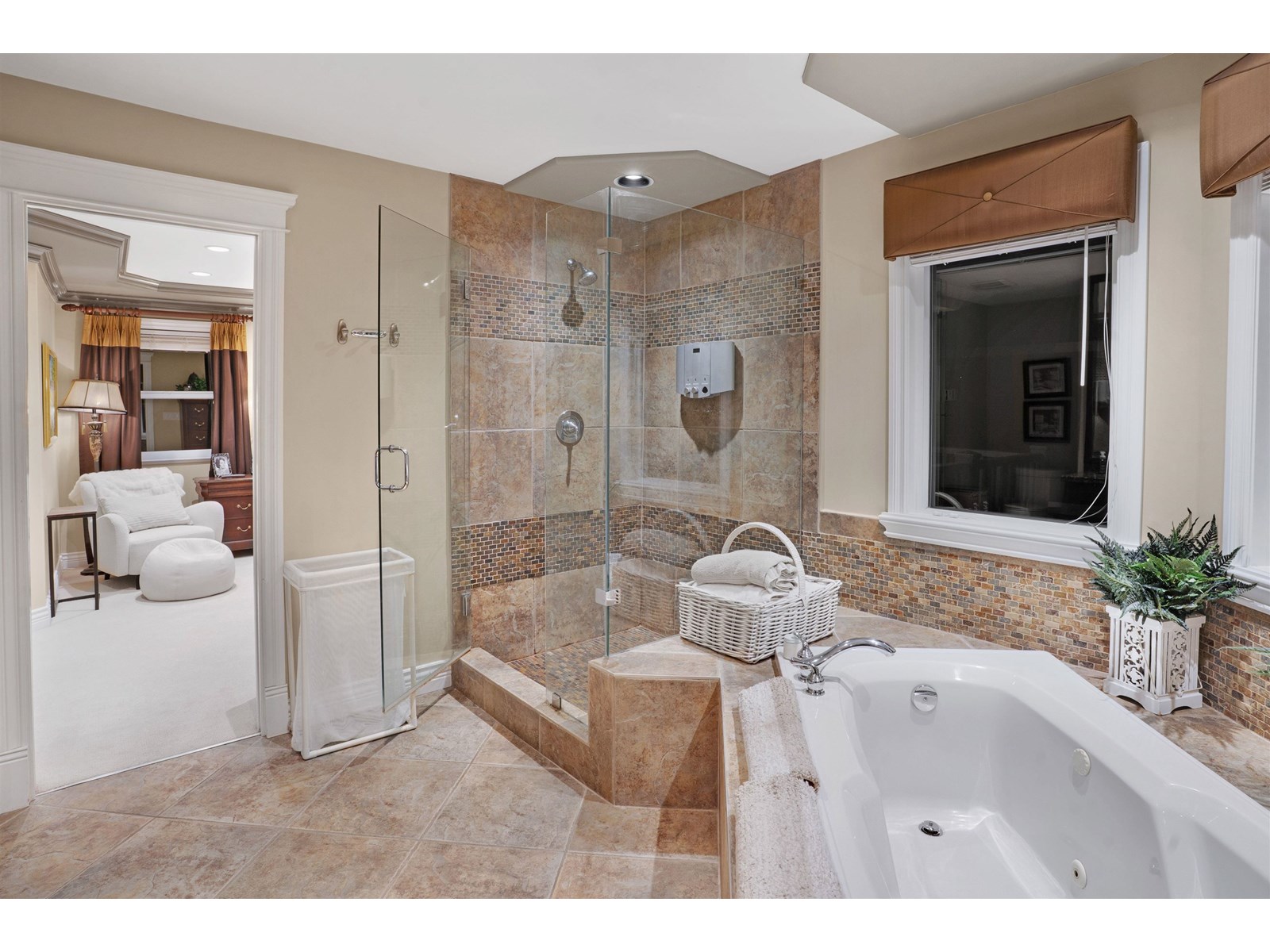 Photo 5 of 16425 77 Avenue, Surrey BC