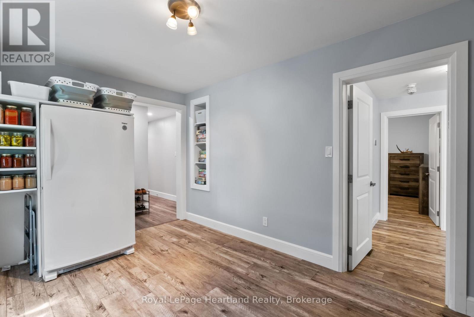 Photo 2 of 3034 Louisa Street, Howick ON