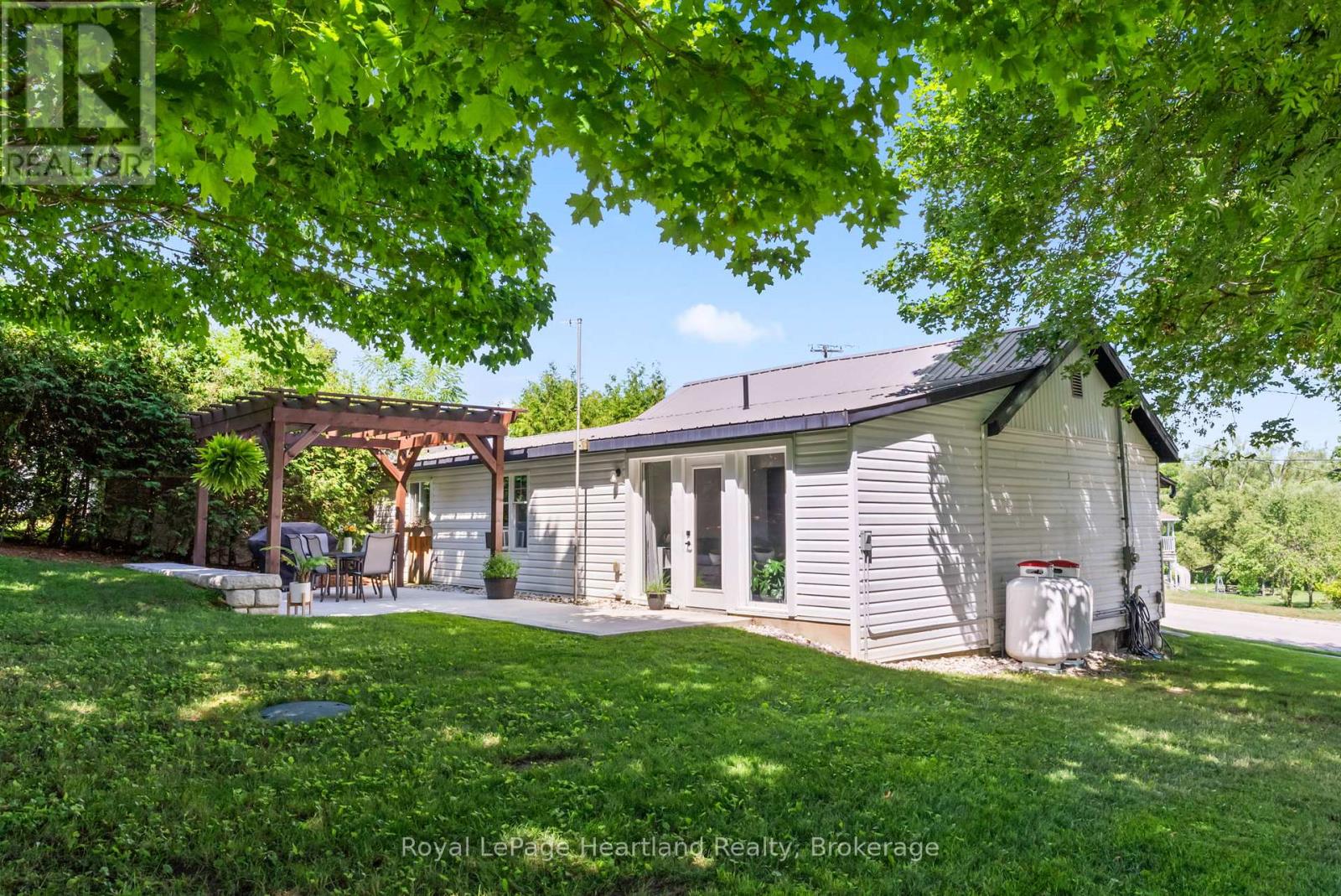 Photo 5 of 3034 Louisa Street, Howick ON