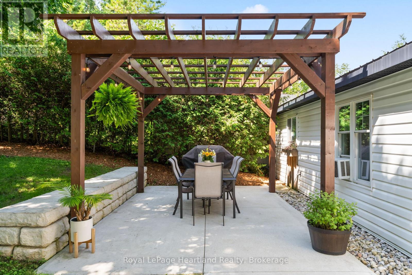 Photo 3 of 3034 Louisa Street, Howick ON