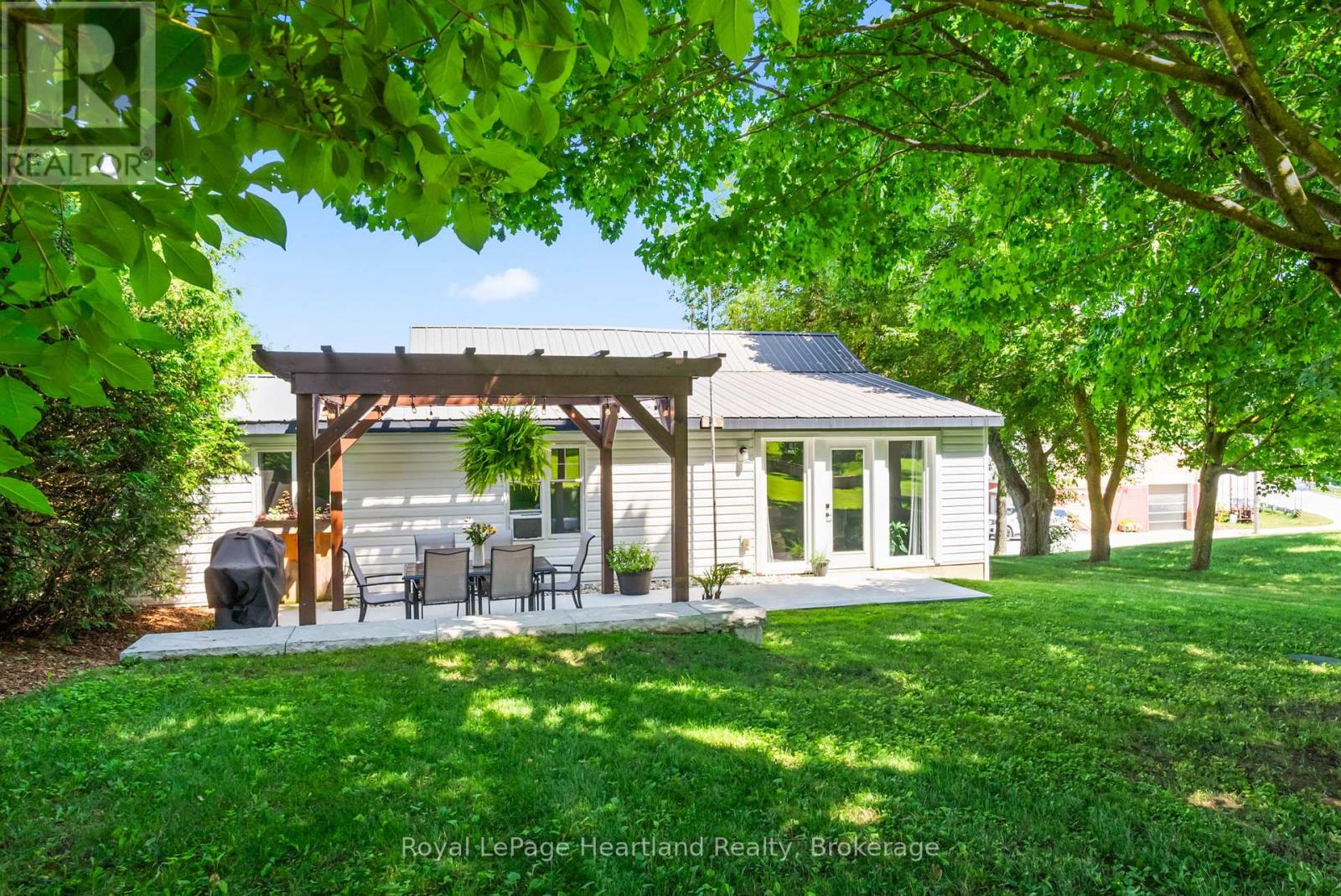 Photo 13 of 3034 Louisa Street, Howick ON