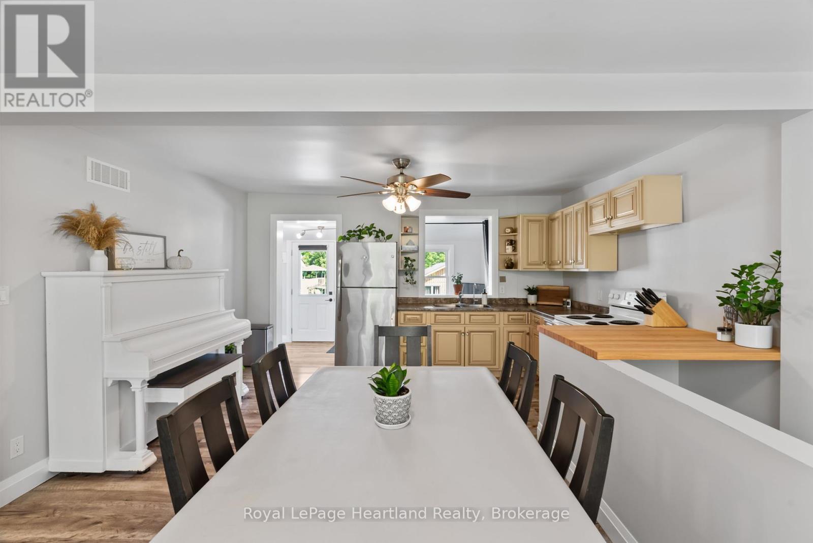 Photo 11 of 3034 Louisa Street, Howick ON