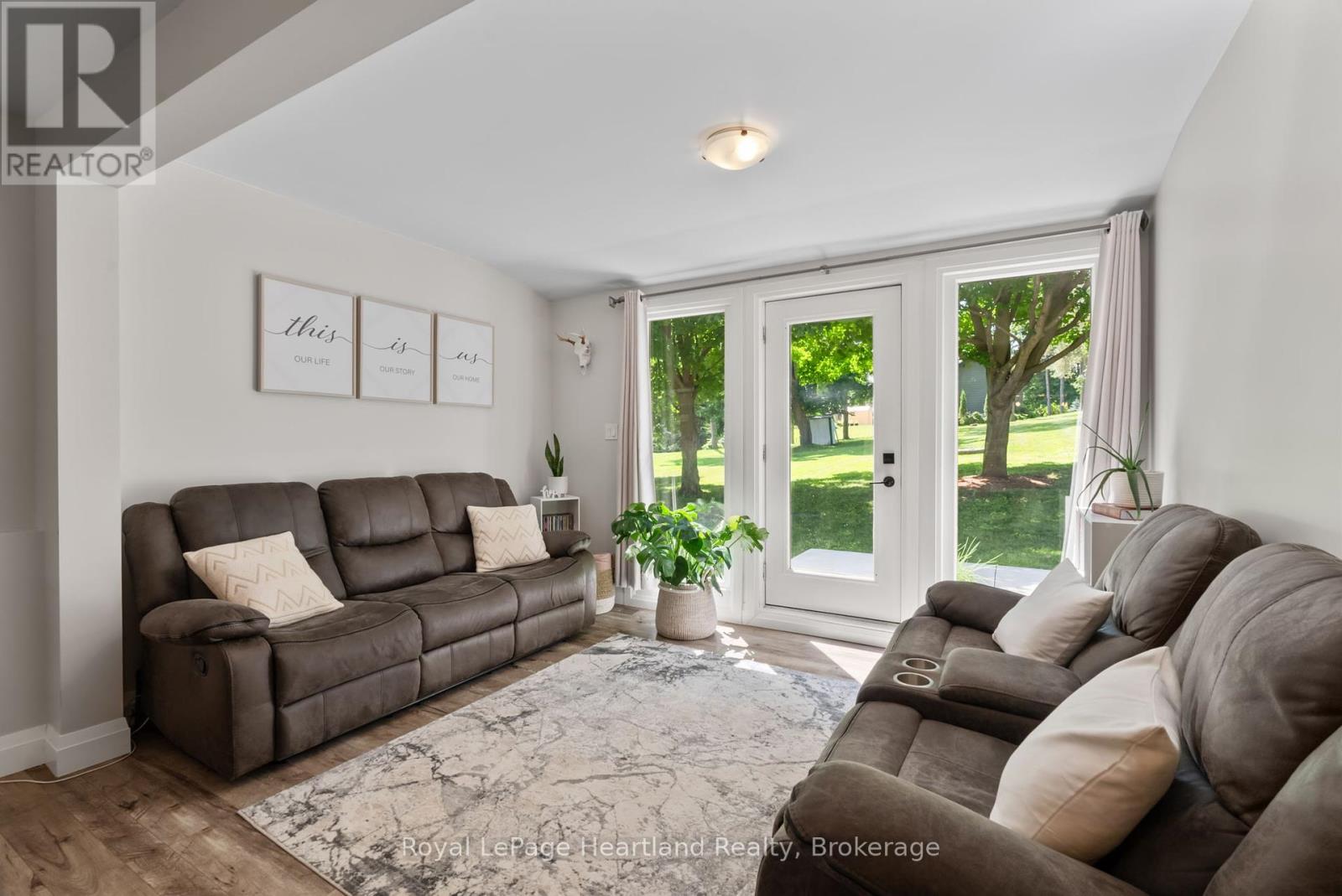 Photo 8 of 3034 Louisa Street, Howick ON