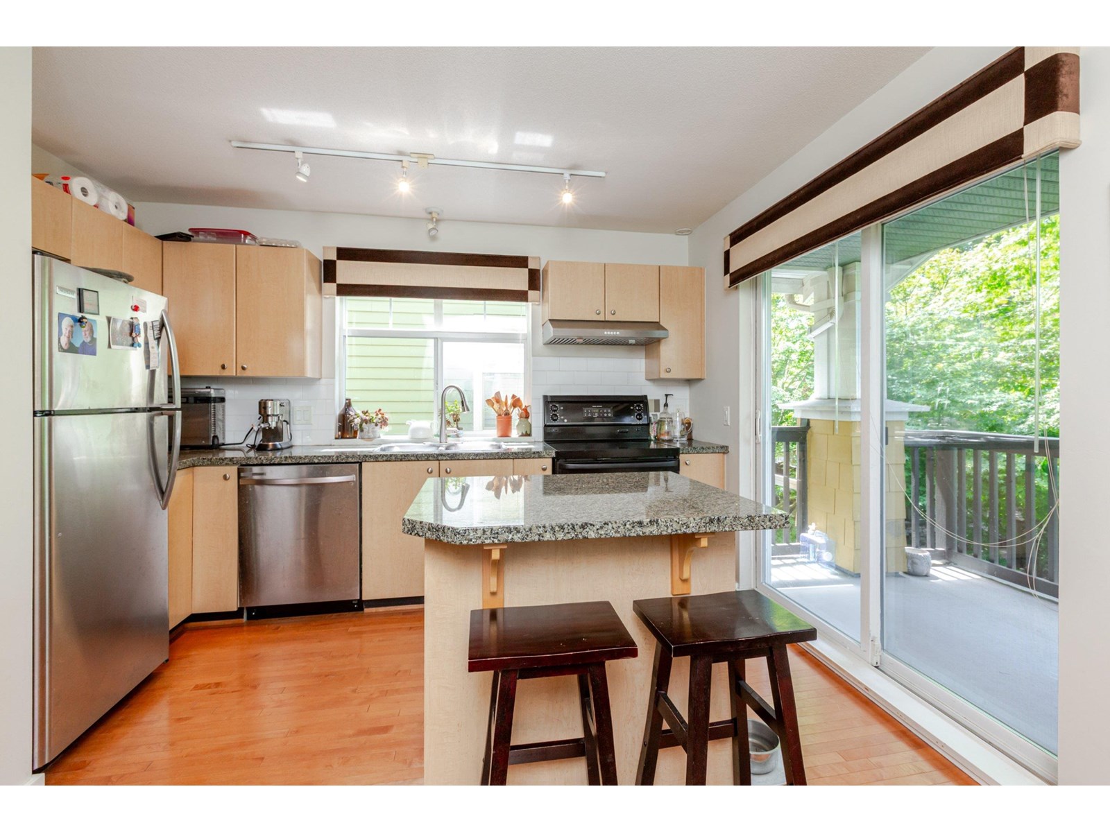 Photo 10 of 6 15233 34 Avenue, Surrey BC