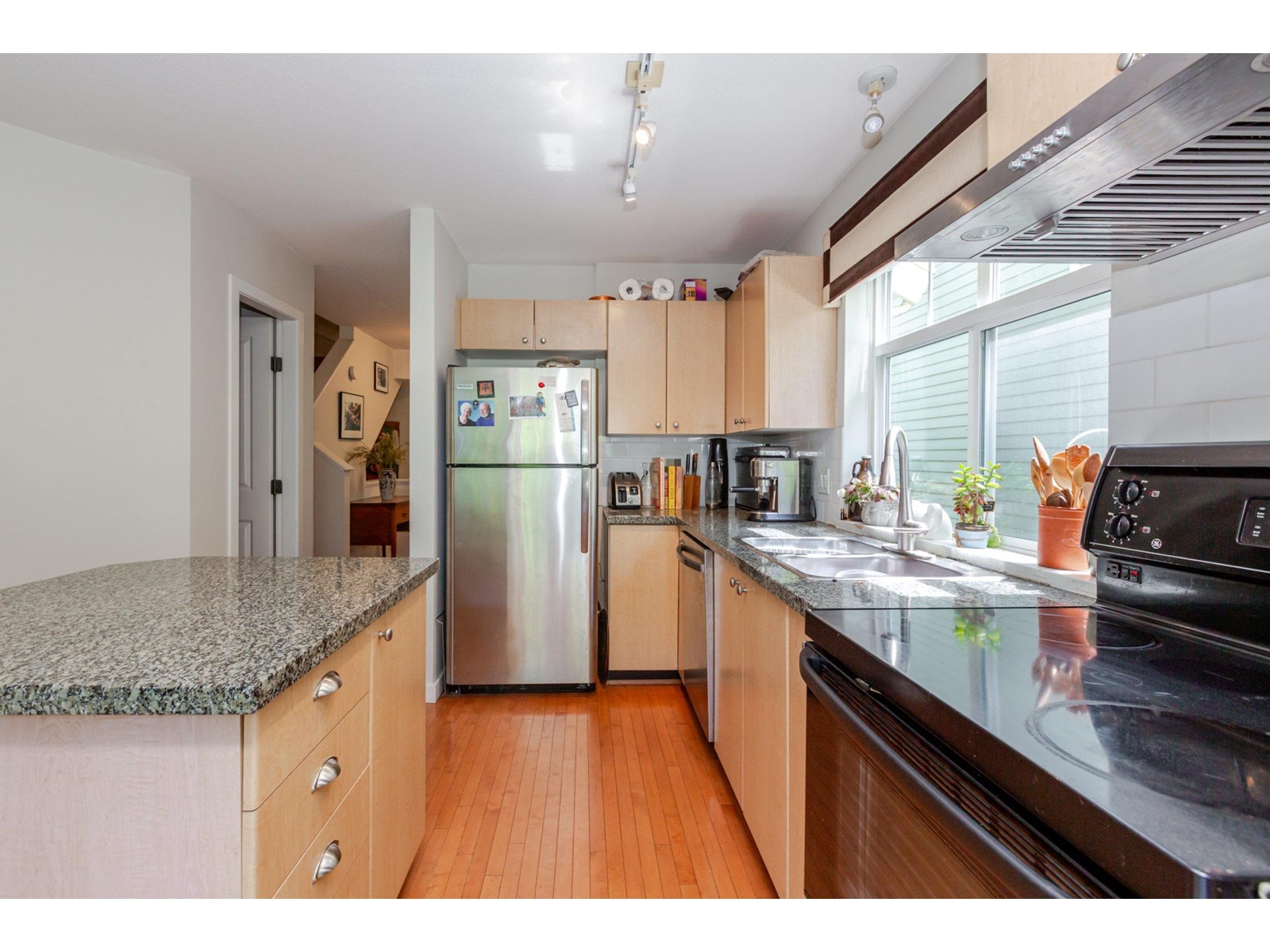 Photo 11 of 6 15233 34 Avenue, Surrey BC