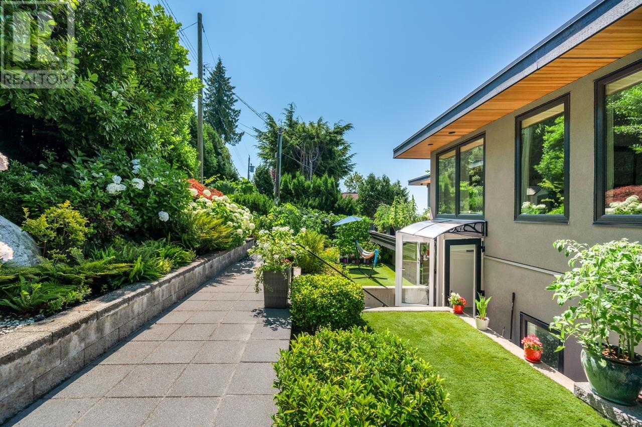 Photo 33 of 7326 Ridge Drive, Burnaby BC