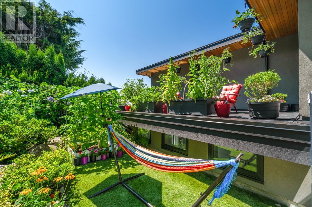Photo 13 of 7326 Ridge Drive, Burnaby BC