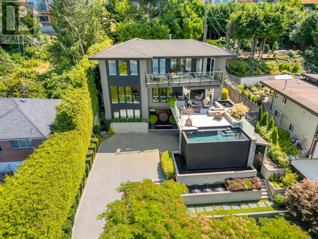 Photo 5 of 7326 Ridge Drive, Burnaby BC