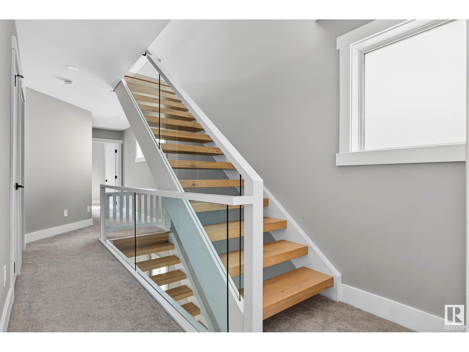 Photo 17 of 8805 Strathearn Dr Nw, Edmonton AB