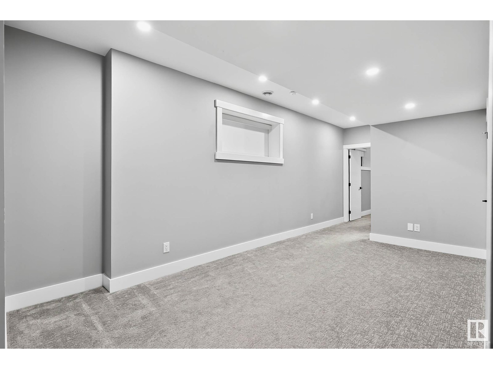 Photo 25 of 8805 Strathearn Dr Nw, Edmonton AB