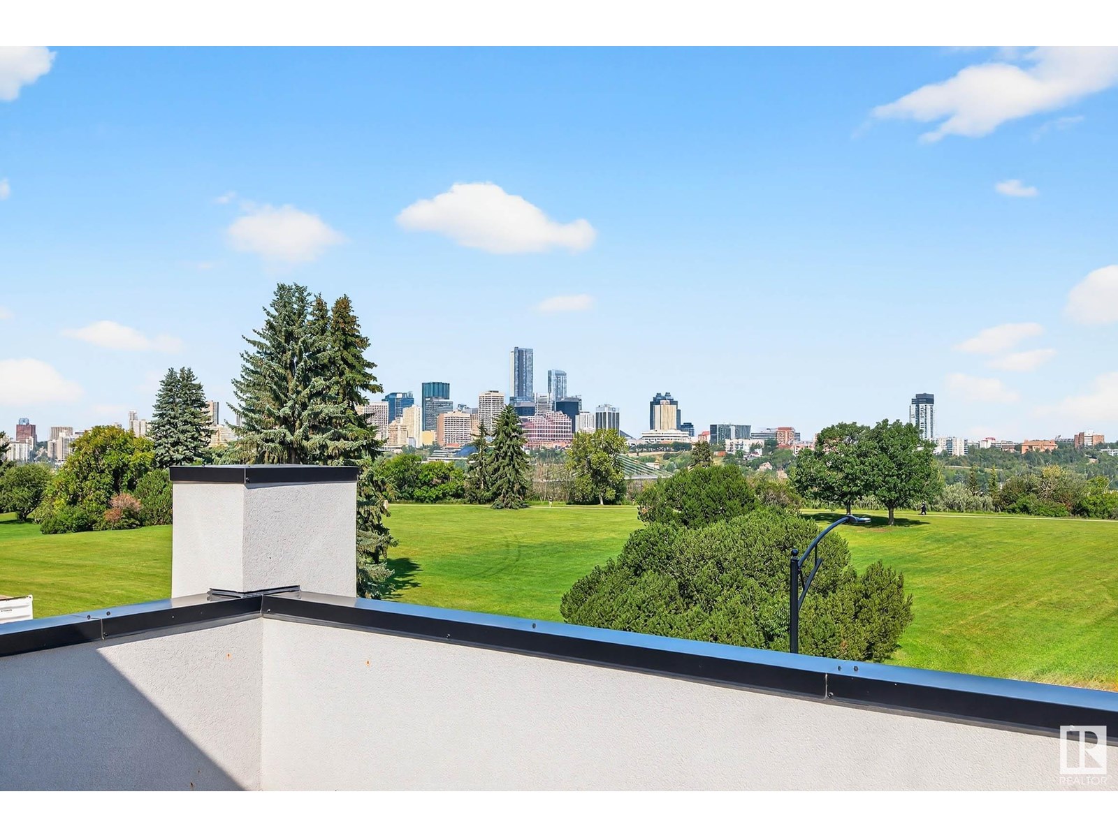 Photo 22 of 8805 Strathearn Dr Nw, Edmonton AB