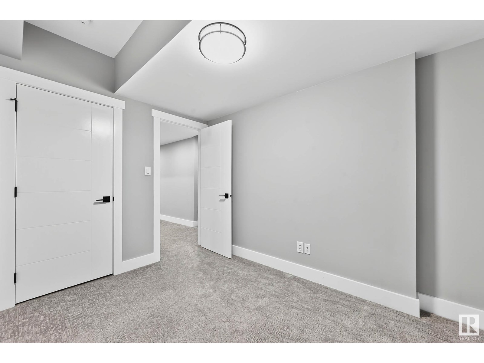 Photo 29 of 8805 Strathearn Dr Nw, Edmonton AB