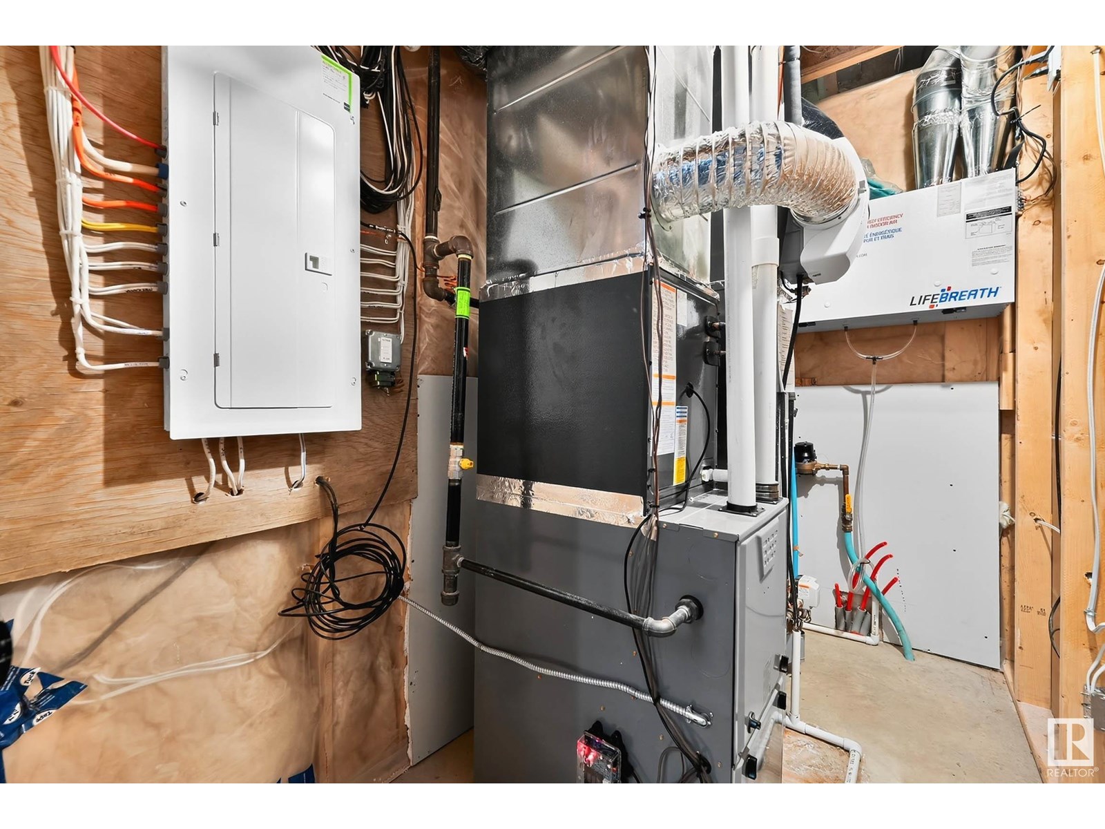 Photo 30 of 8805 Strathearn Dr Nw, Edmonton AB