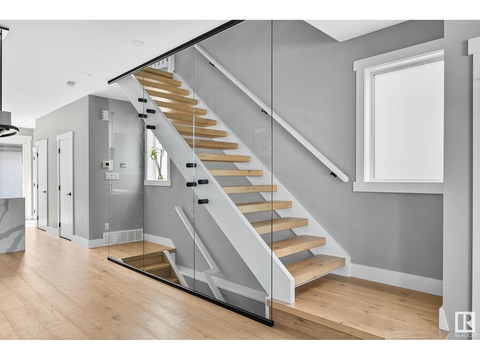 Photo 8 of 8805 Strathearn Dr Nw, Edmonton AB