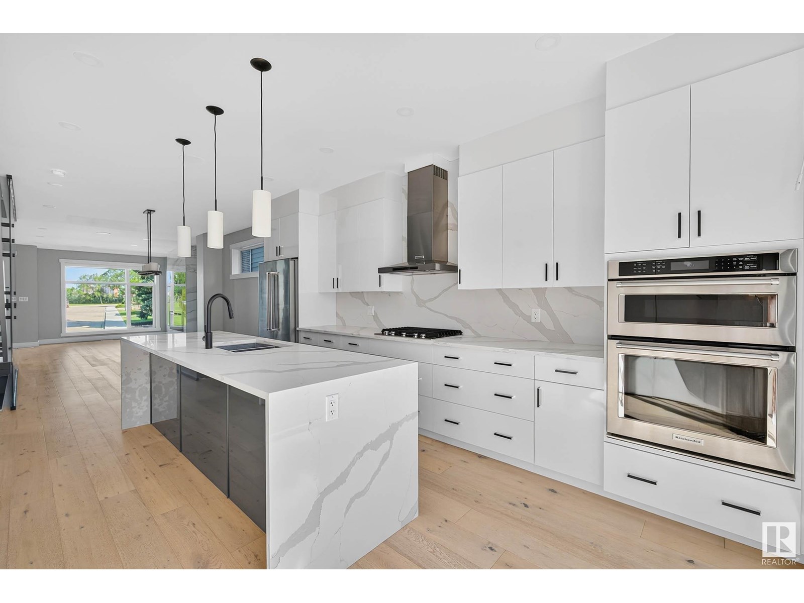 Photo 7 of 8805 Strathearn Dr Nw, Edmonton AB