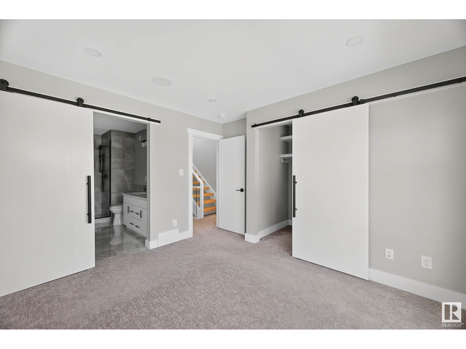 Photo 10 of 8805 Strathearn Dr Nw, Edmonton AB