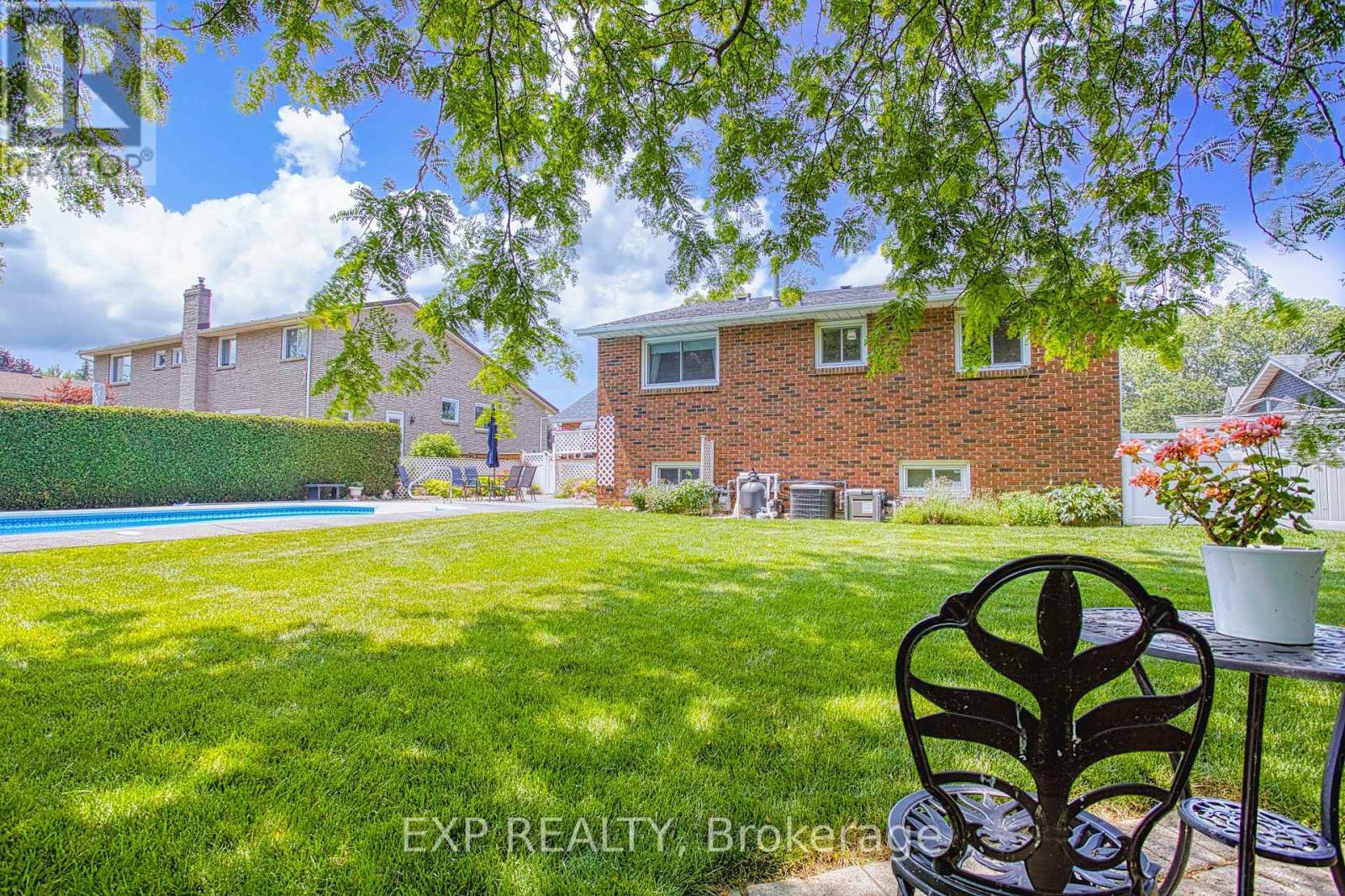 Photo 35 of 24 Samuel Road, Grimsby ON