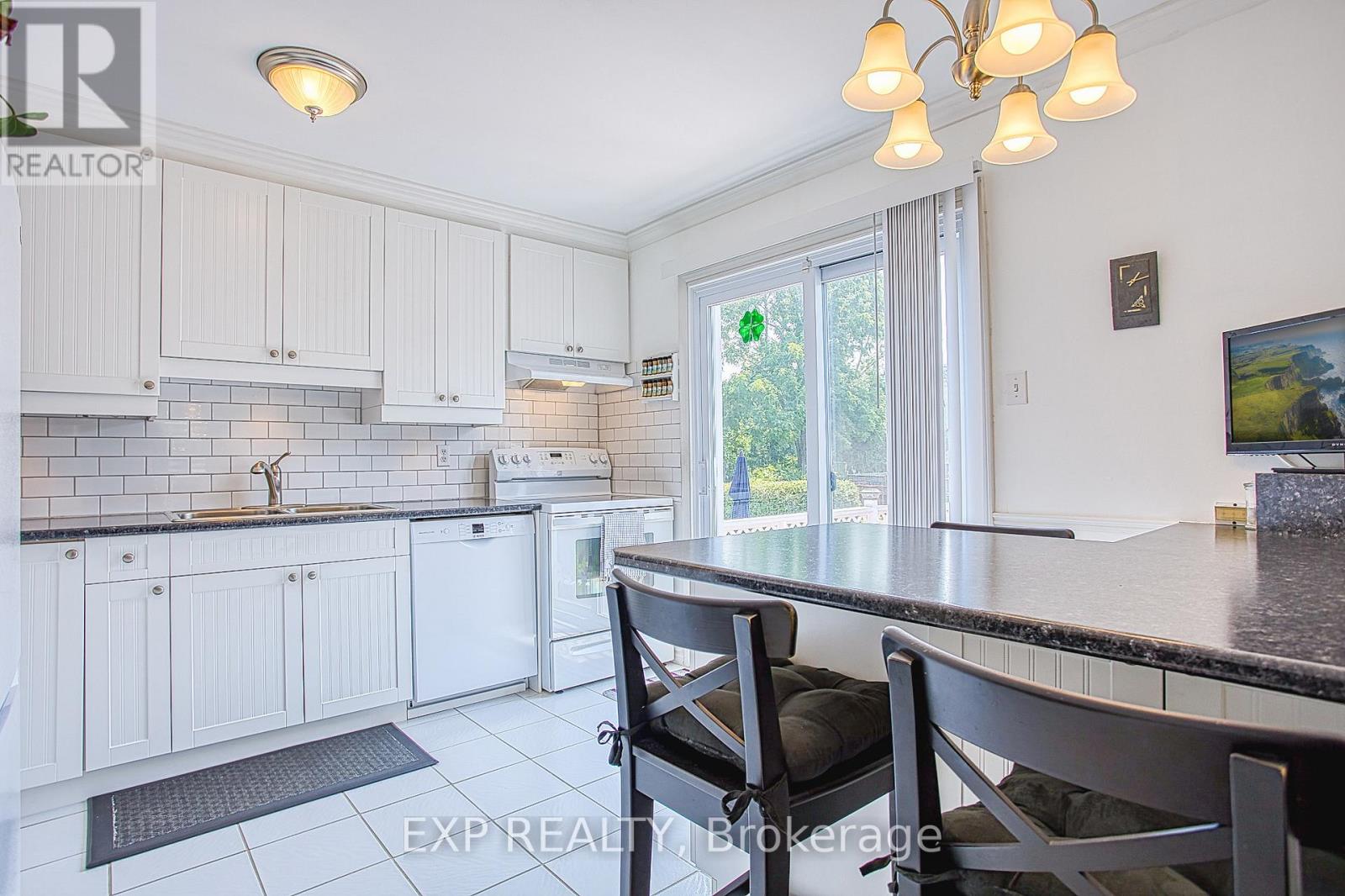 Photo 9 of 24 Samuel Road, Grimsby ON