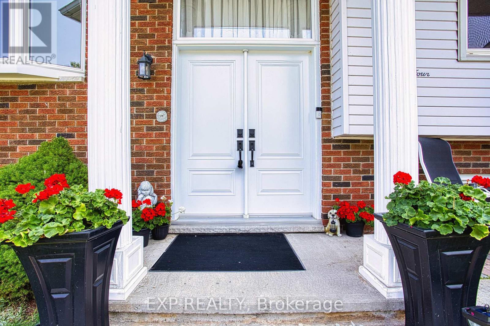 Photo 4 of 24 Samuel Road, Grimsby ON