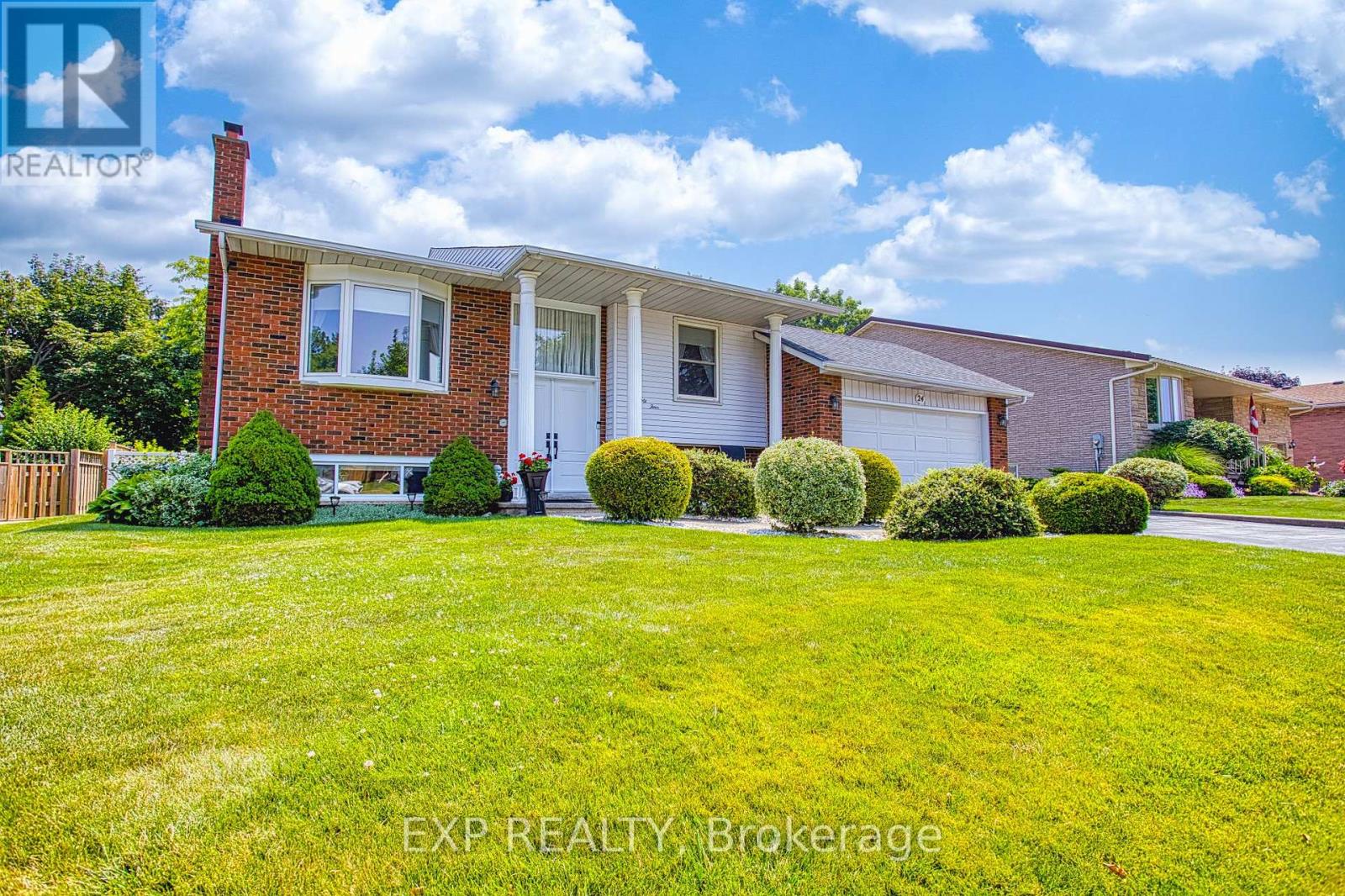 Photo 2 of 24 Samuel Road, Grimsby ON