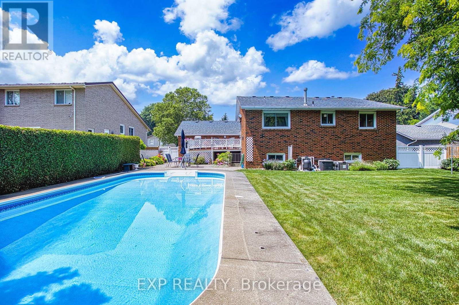 Photo 33 of 24 Samuel Road, Grimsby ON
