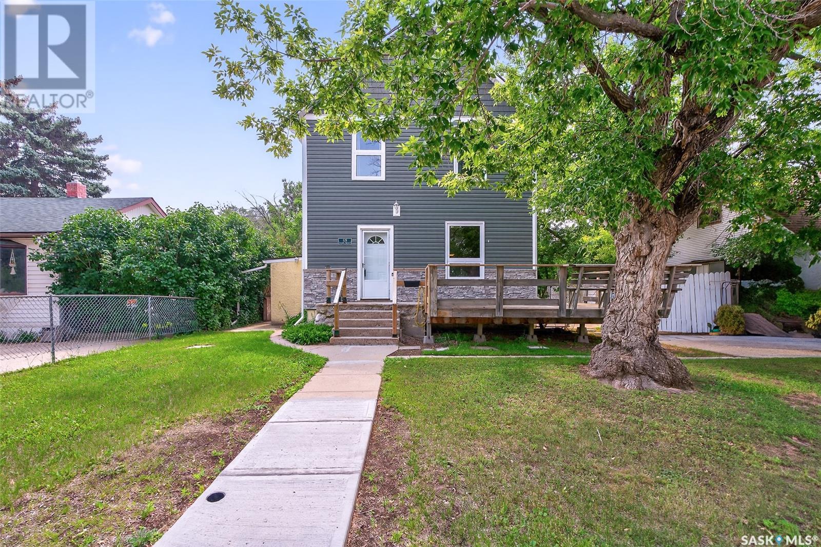 Photo 1 of 121 Lillooet Street E, Moose Jaw SK