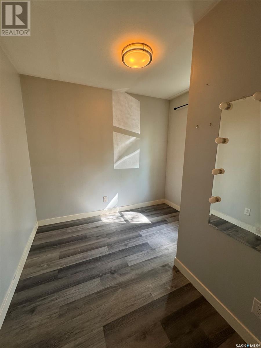Photo 5 of 664 17th Street W, Prince Albert SK