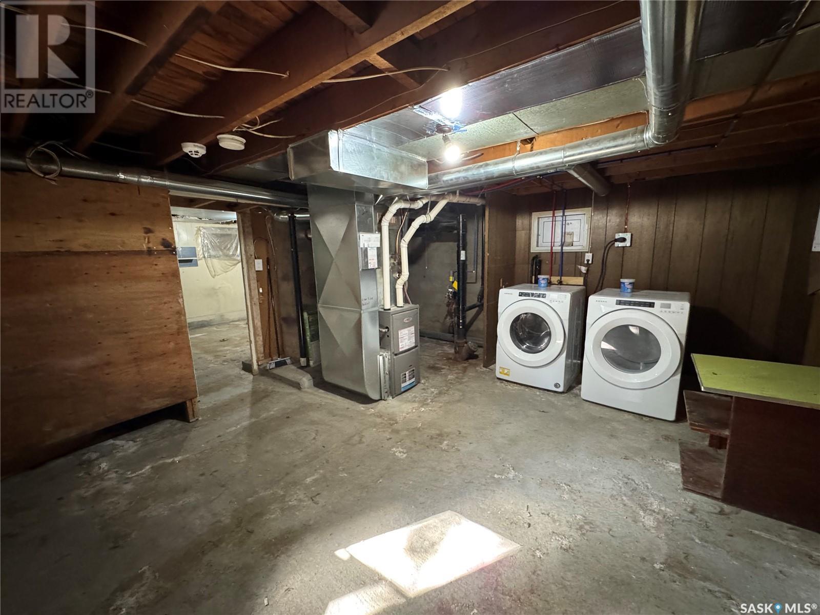 Photo 7 of 664 17th Street W, Prince Albert SK