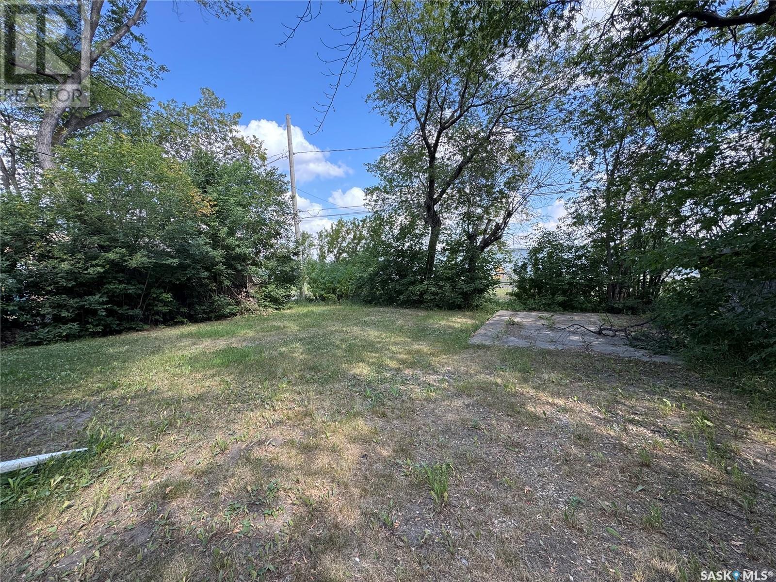 Photo 8 of 664 17th Street W, Prince Albert SK