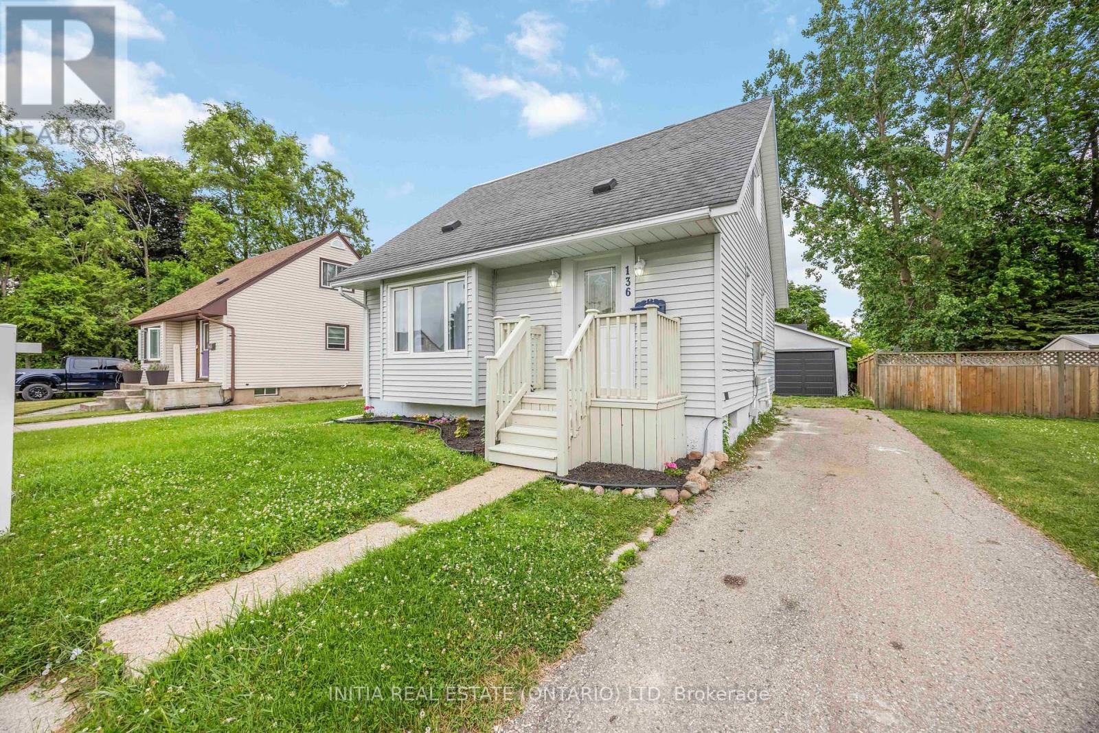 Photo 1 of 136 Chestnut Avenue, Sarnia ON