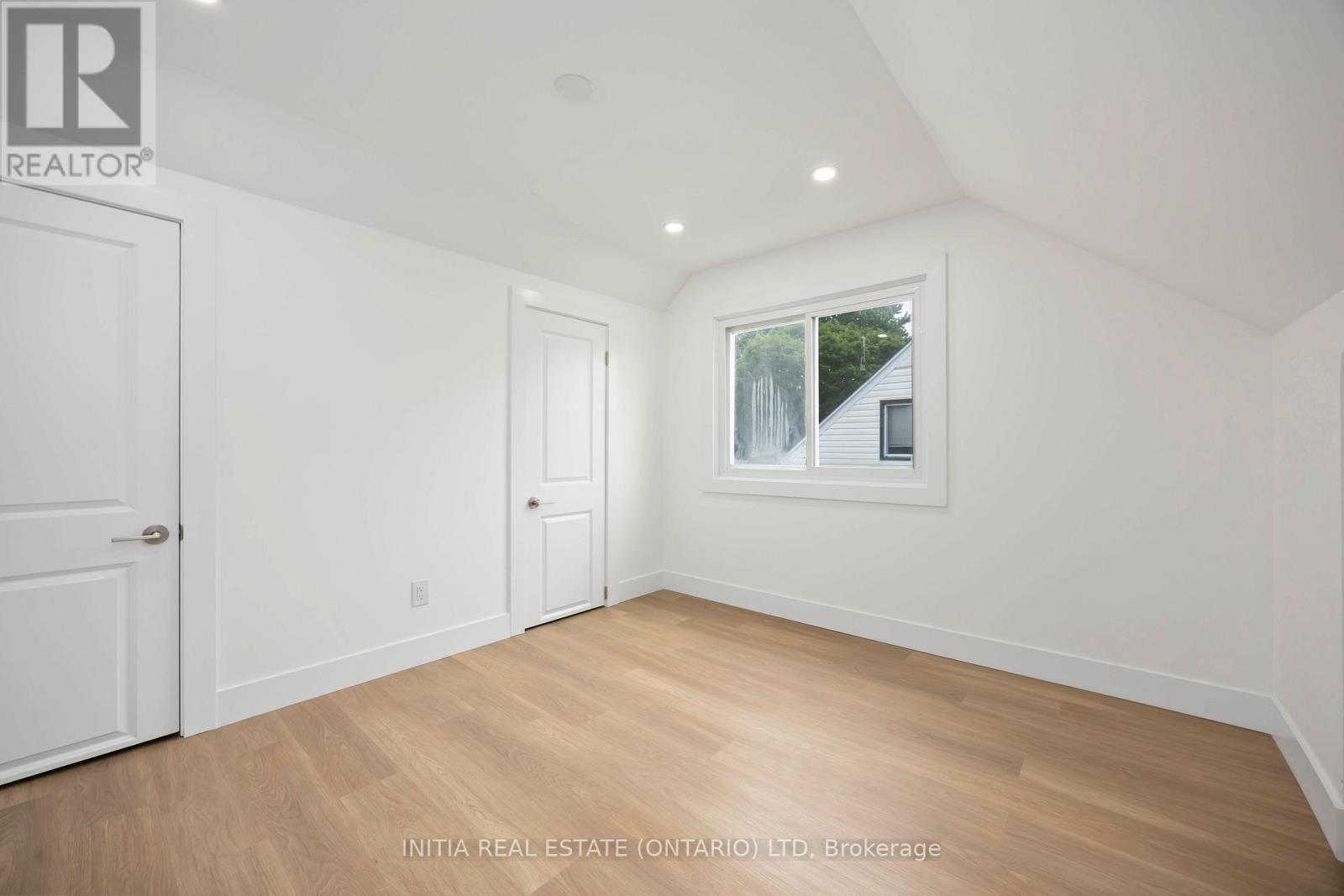 Photo 13 of 136 Chestnut Avenue, Sarnia ON