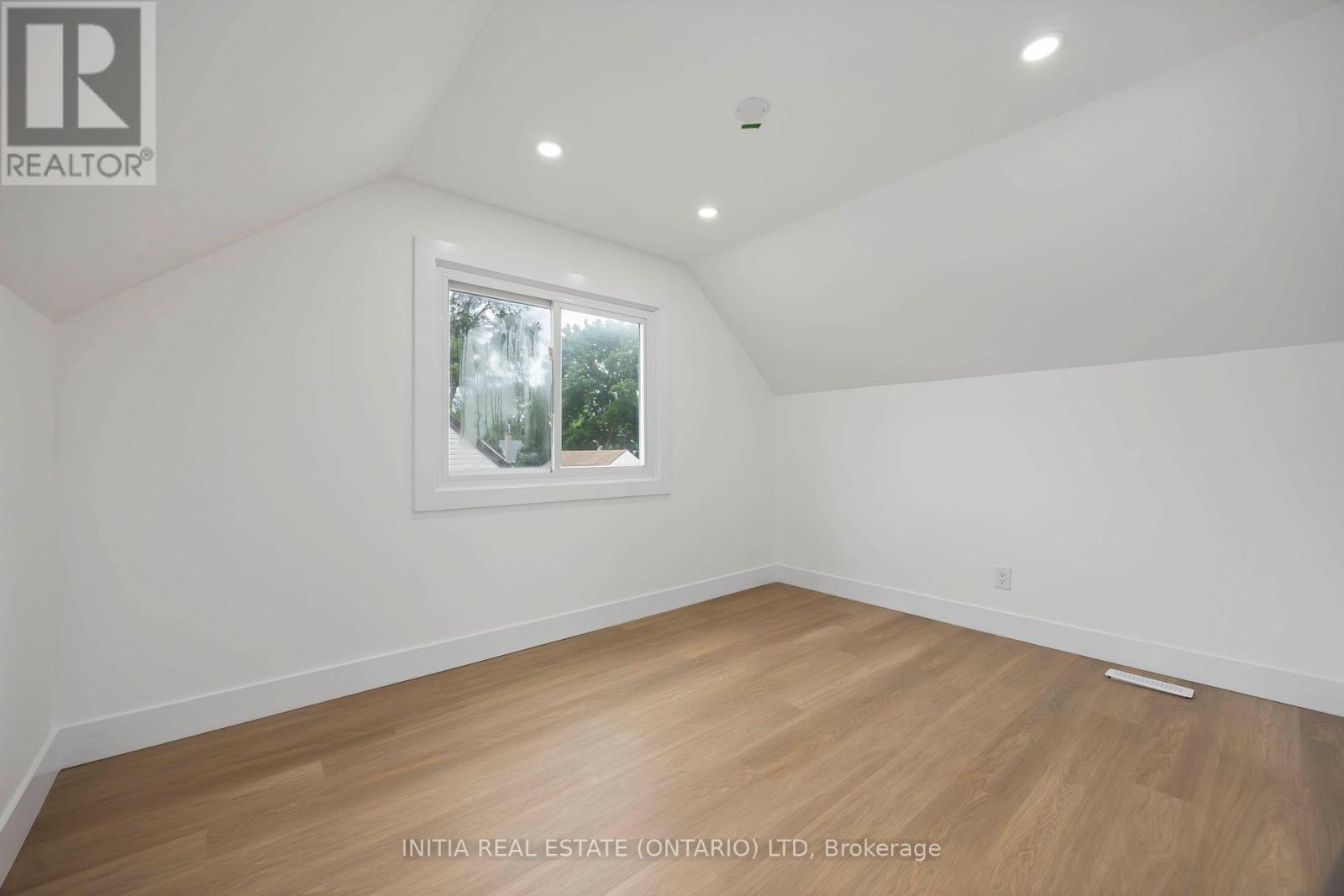 Photo 14 of 136 Chestnut Avenue, Sarnia ON