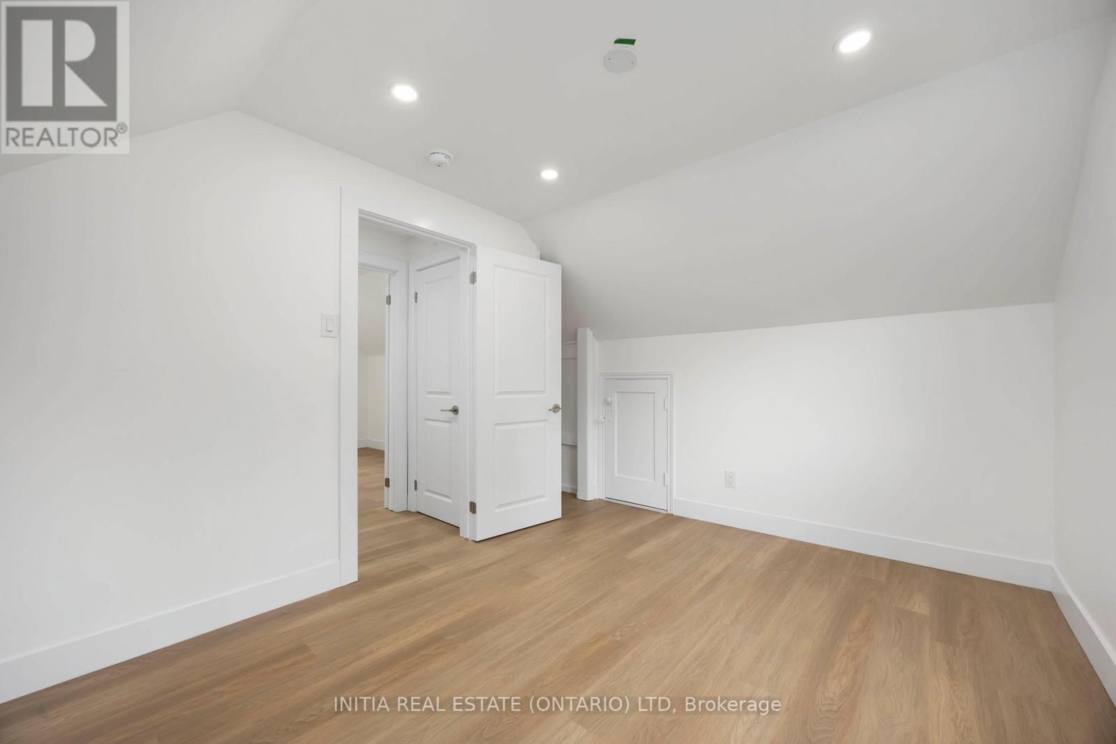 Photo 15 of 136 Chestnut Avenue, Sarnia ON