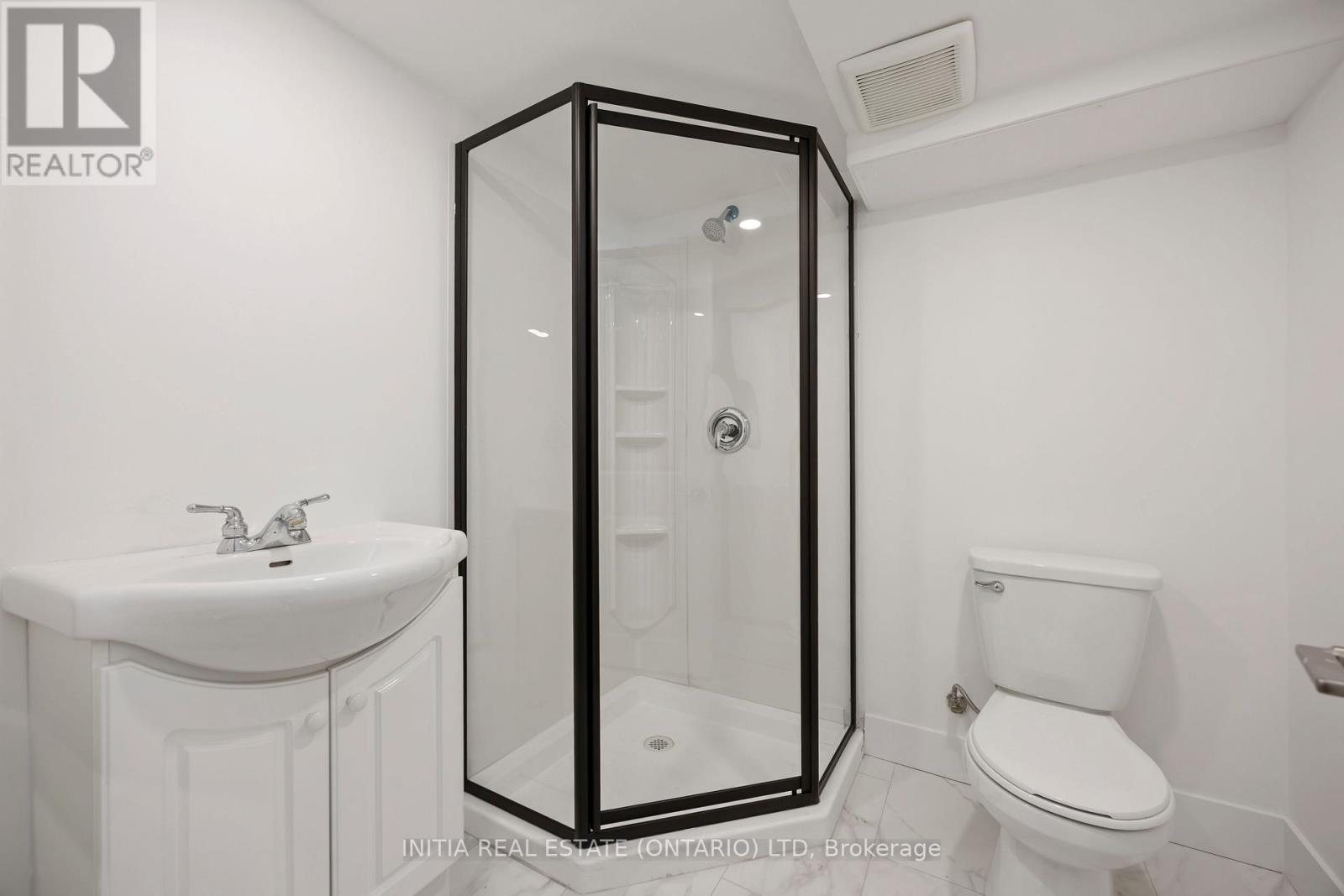 Photo 16 of 136 Chestnut Avenue, Sarnia ON