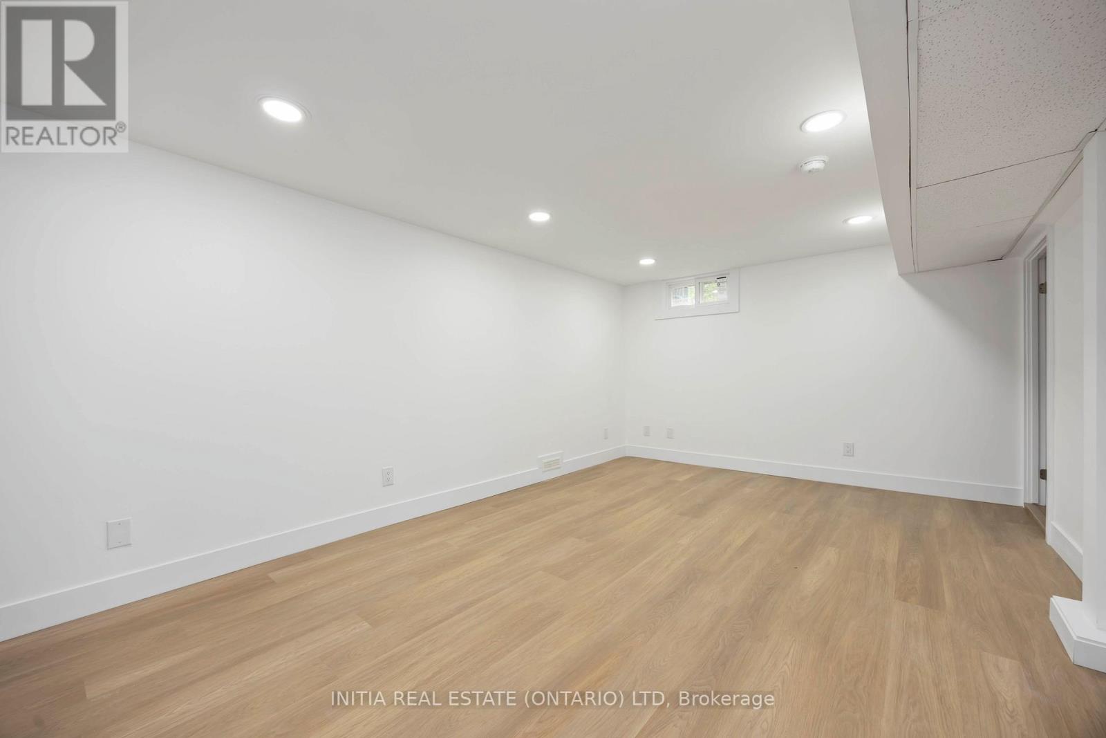 Photo 17 of 136 Chestnut Avenue, Sarnia ON