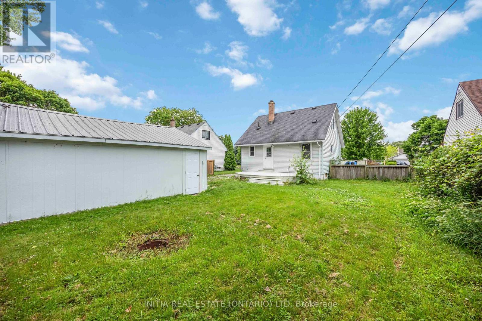 Photo 25 of 136 Chestnut Avenue, Sarnia ON