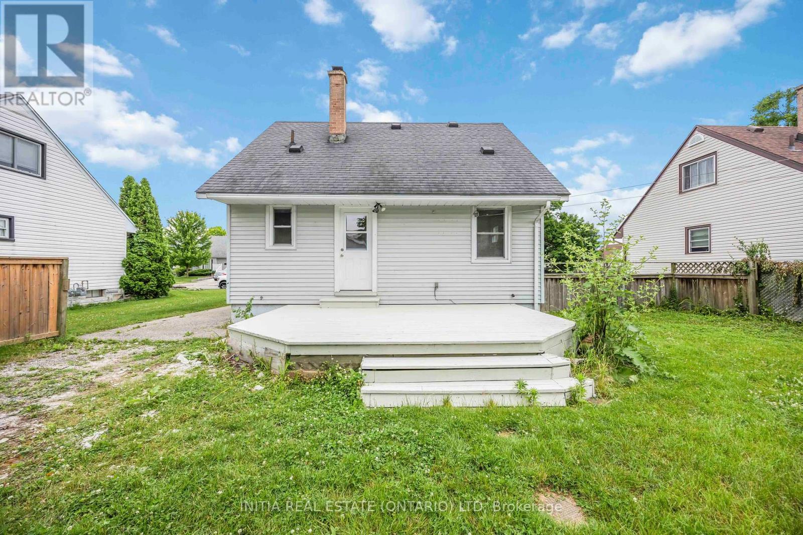 Photo 26 of 136 Chestnut Avenue, Sarnia ON