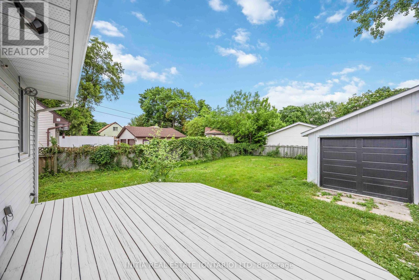 Photo 29 of 136 Chestnut Avenue, Sarnia ON