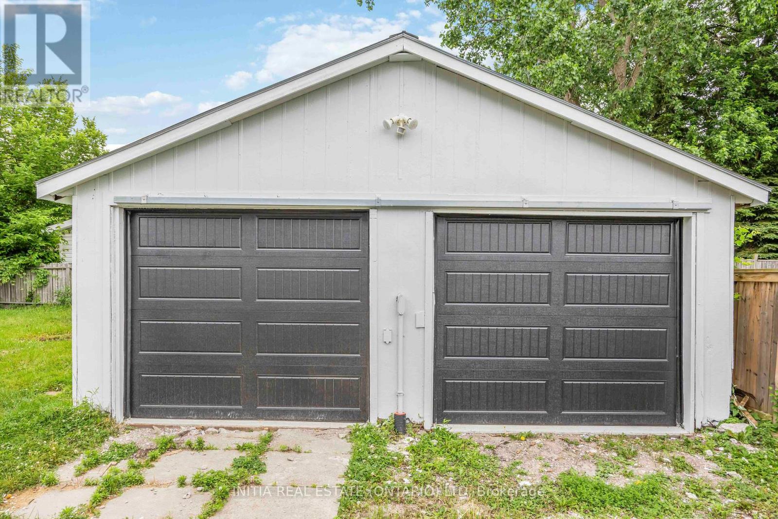 Photo 30 of 136 Chestnut Avenue, Sarnia ON