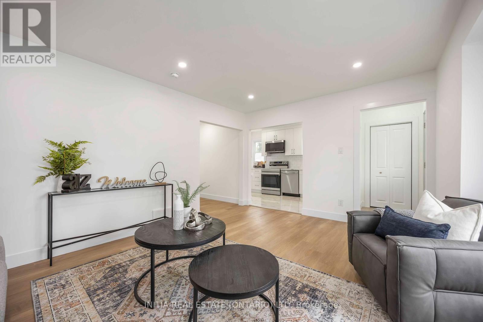Photo 5 of 136 Chestnut Avenue, Sarnia ON