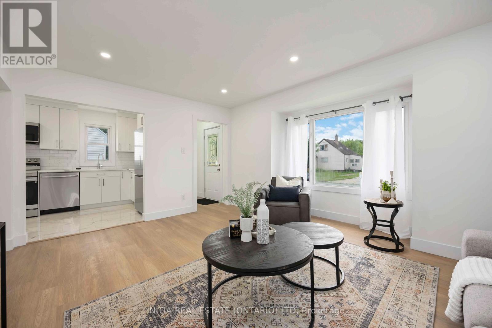 Photo 6 of 136 Chestnut Avenue, Sarnia ON