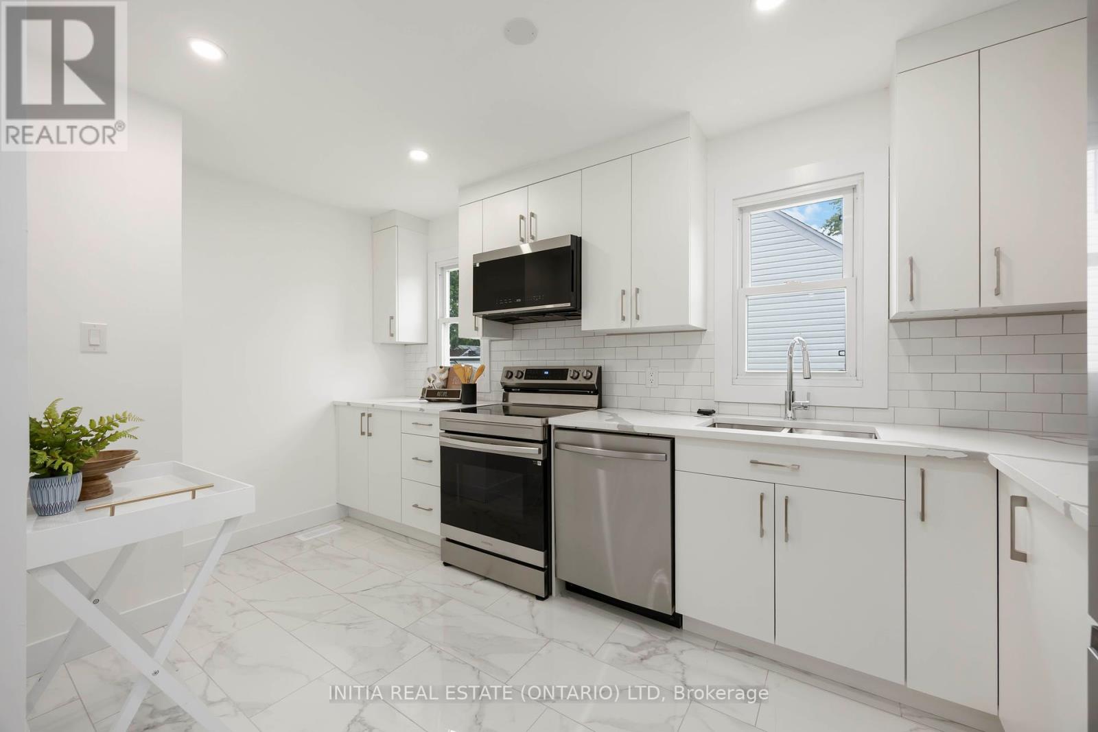 Photo 7 of 136 Chestnut Avenue, Sarnia ON