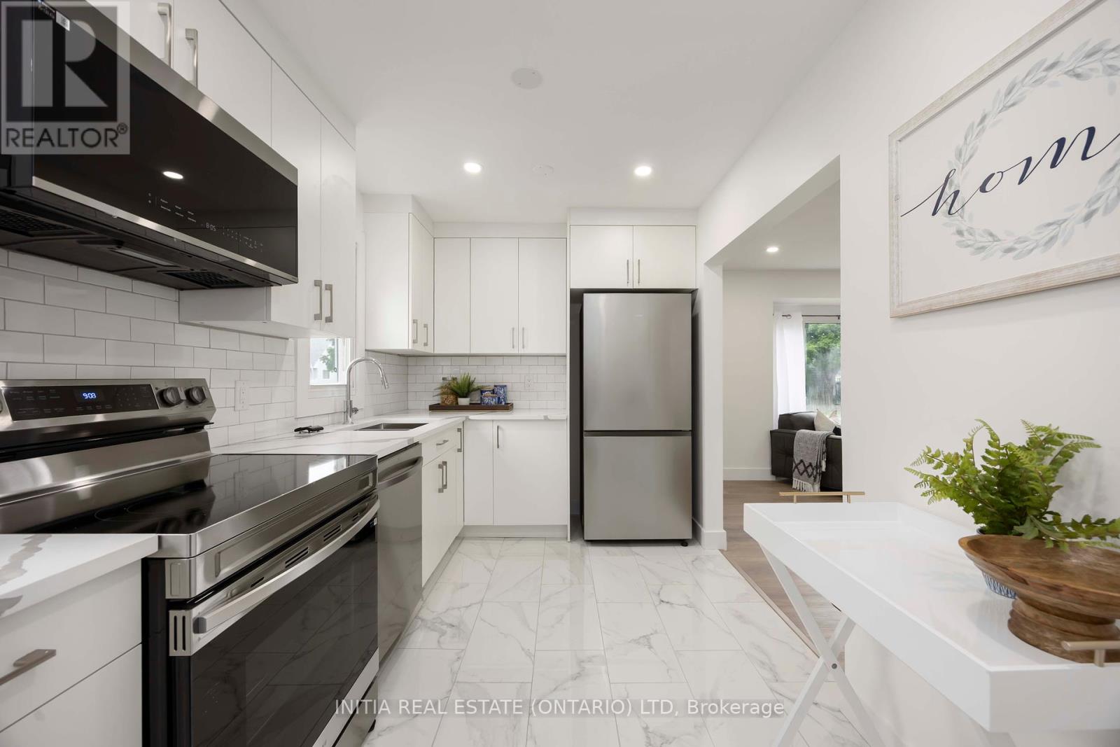 Photo 8 of 136 Chestnut Avenue, Sarnia ON