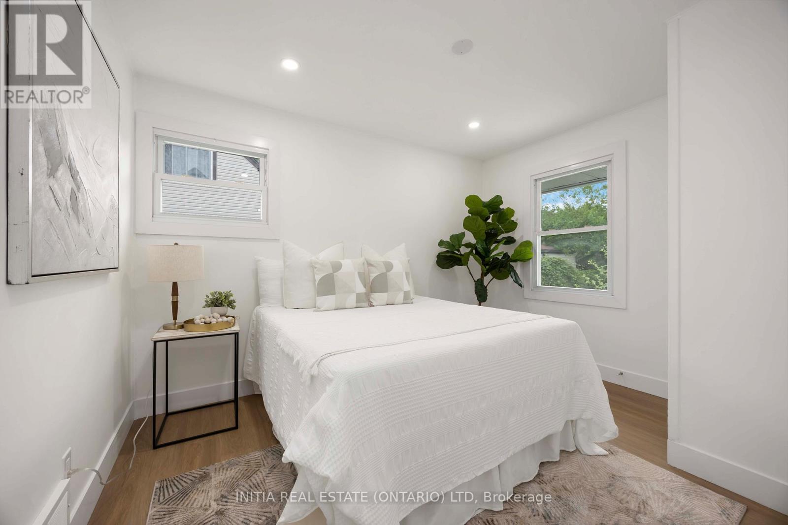 Photo 9 of 136 Chestnut Avenue, Sarnia ON